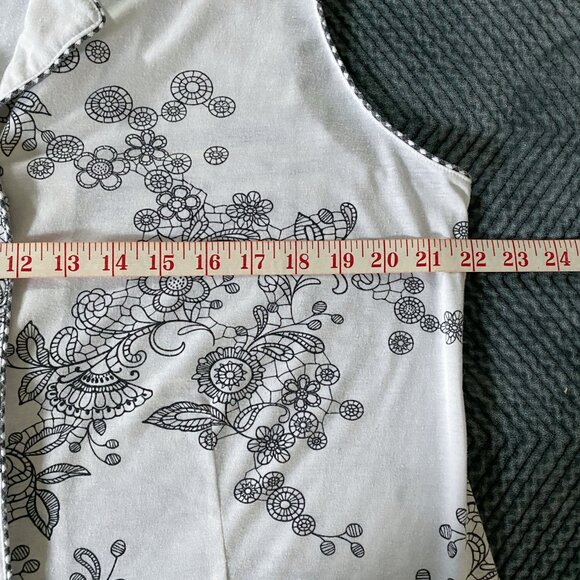 Aria - Lovely Vintage Lacey Sleeveless PJ Top & Cropped Pants Set - Picture 10 of 13